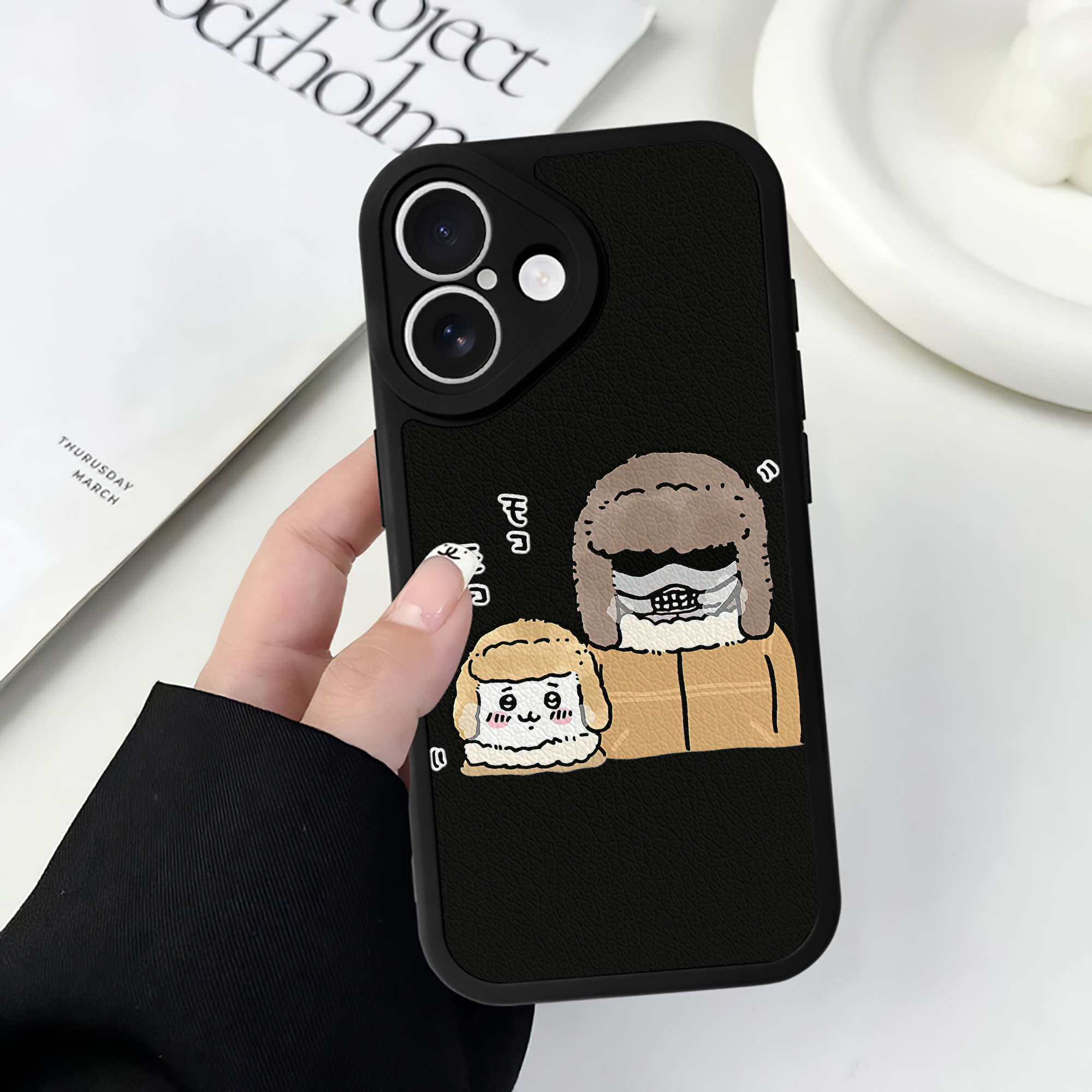 （画像用） ちいかわ 労働の鎧さん Chii-kawa Mr. Armor of Labor 【iPhone 16シリーズ対応】シリコンスマホケース（レザー調） 材質：シリコン